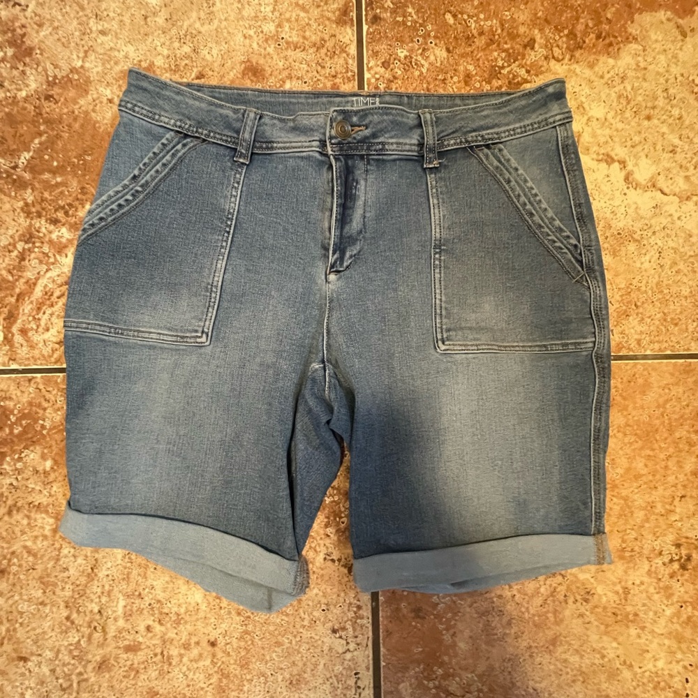 Time & Tru Women’s Shorts: Size 14